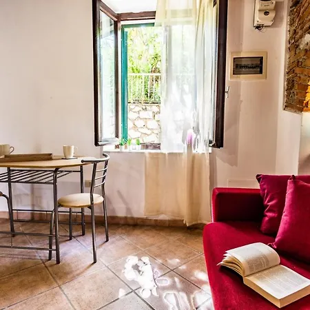 Magazzini Mare Apartment *